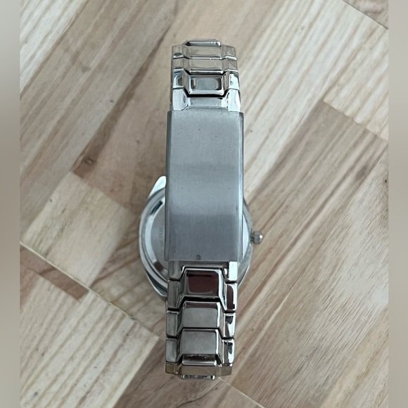 Stainless Ladies Watch Black Dial Stainless Luminous Hands Markers - Picture 10 of 13